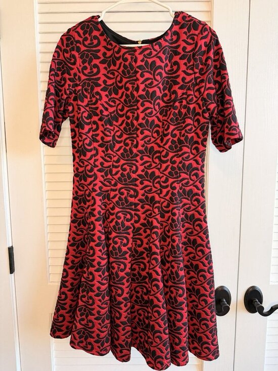 Danny & Nicole Dresses & Skirts - Danny & Nicole Fit & Flare Dress Women’s 12 Red Black Jacquard Knit Half Sleeve